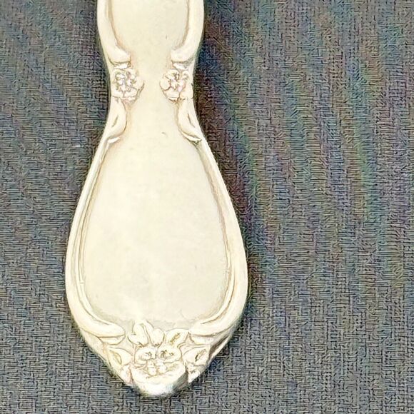 Oneida Community CHATELAINE Stainless Betty Crocker Flatware 4 Dessert Spoons - Picture 3 of 6